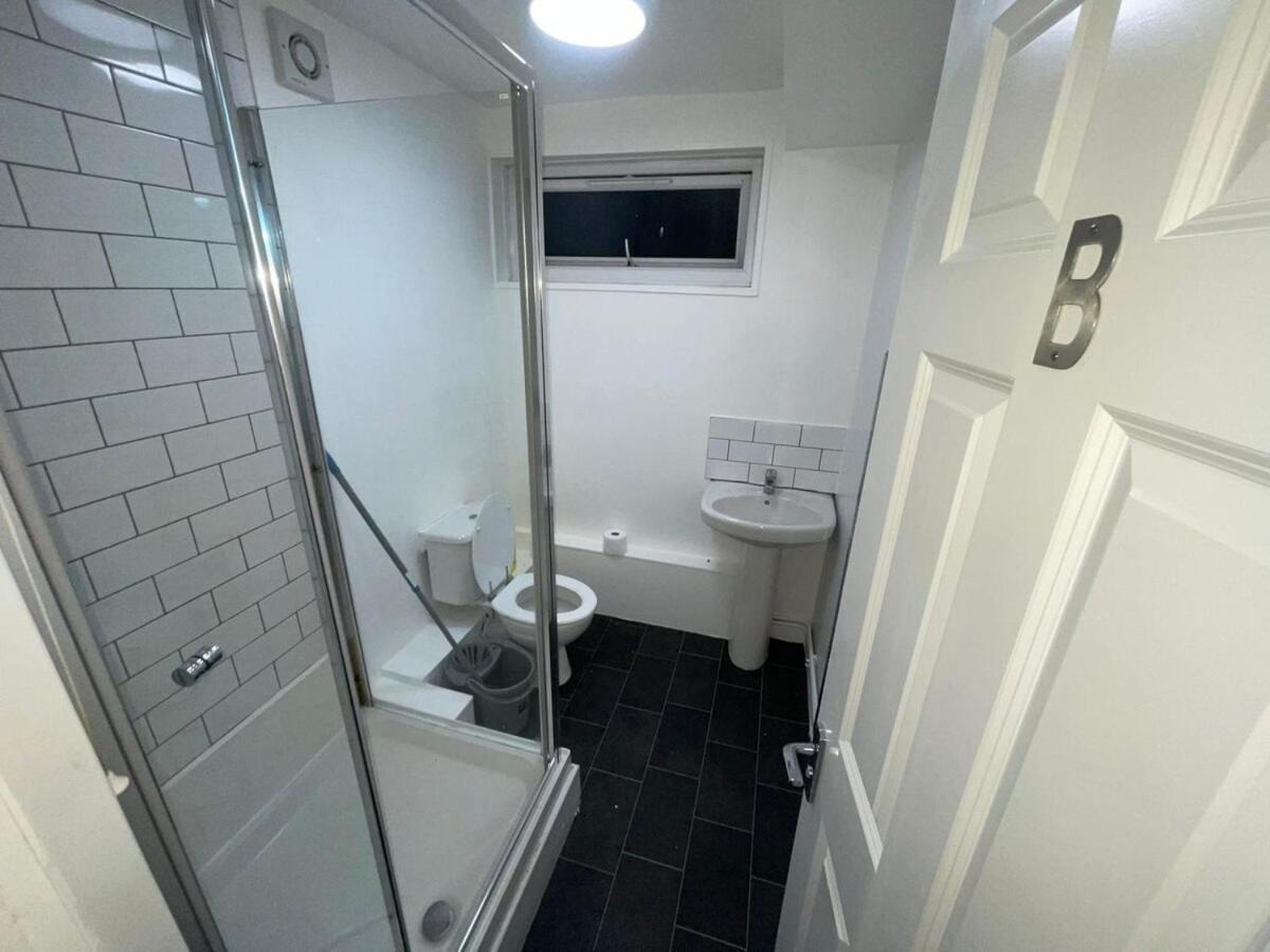 Tranquil Park Escape Cosy Bedroom Shared Space Sheffield