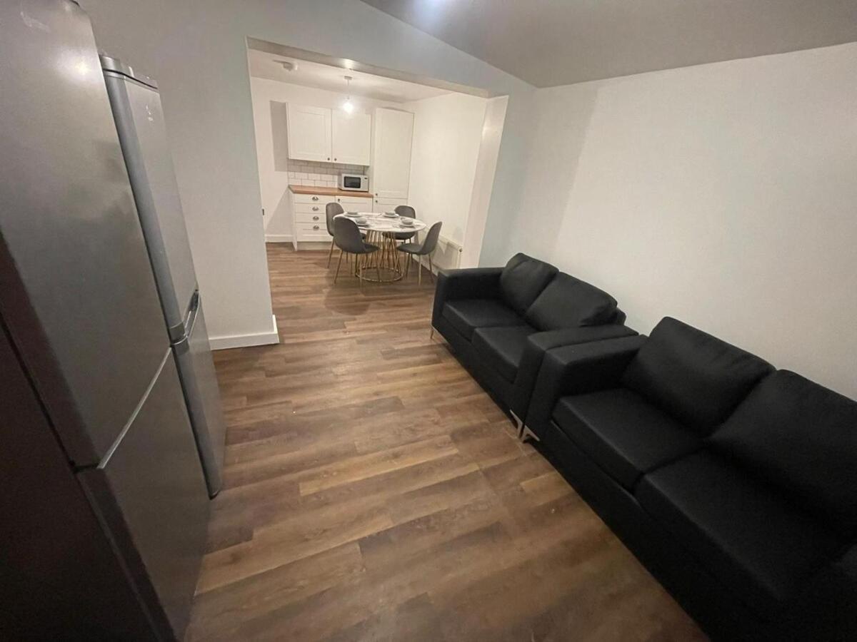Tranquil Park Escape Cosy Bedroom Shared Space * Sheffield